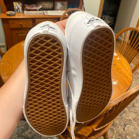 Never worn, brand new white VANS womens size 9 - Picture 2 of 4
